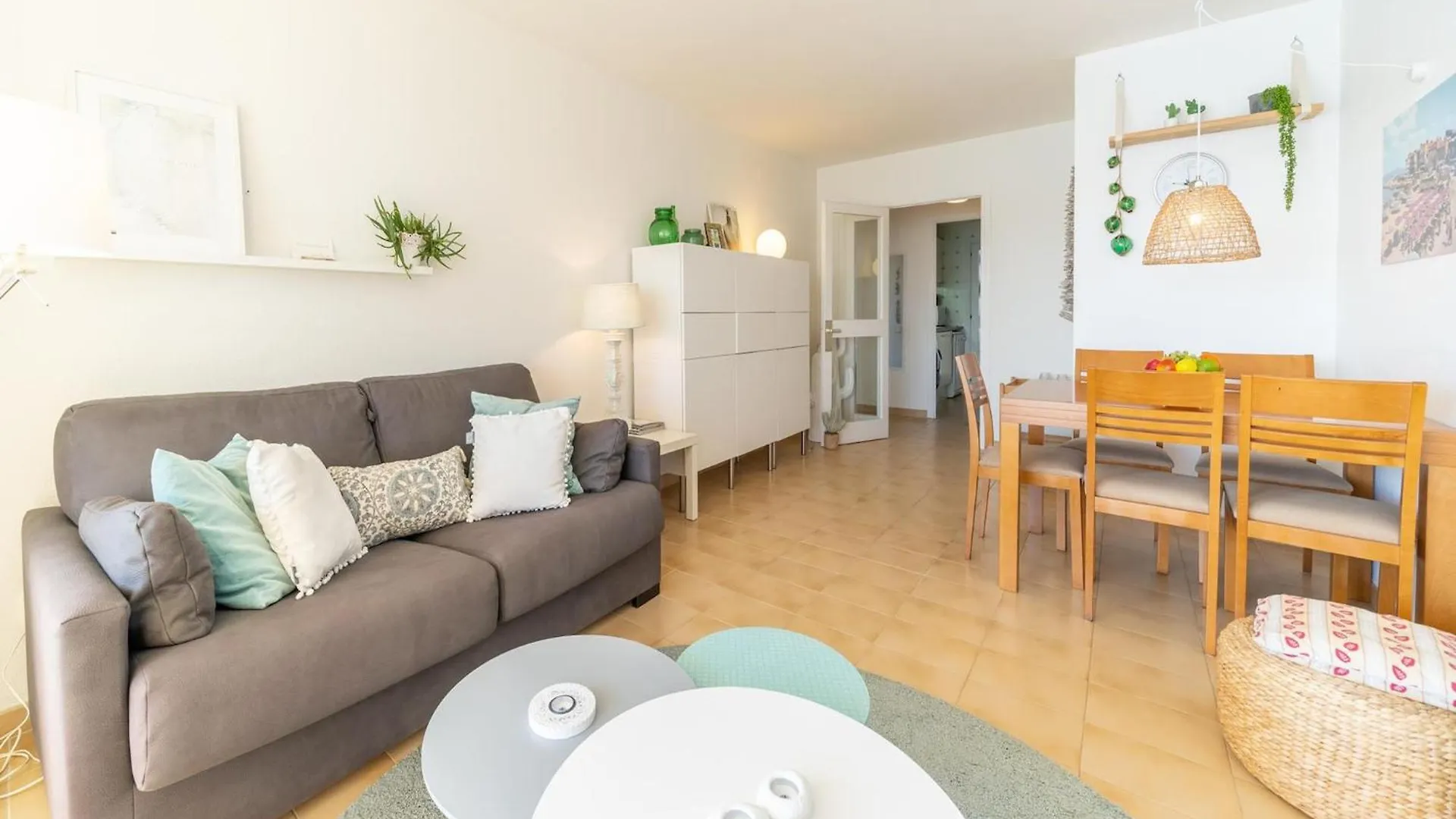2 Bedroom Apartment Near The Beach L' Escala