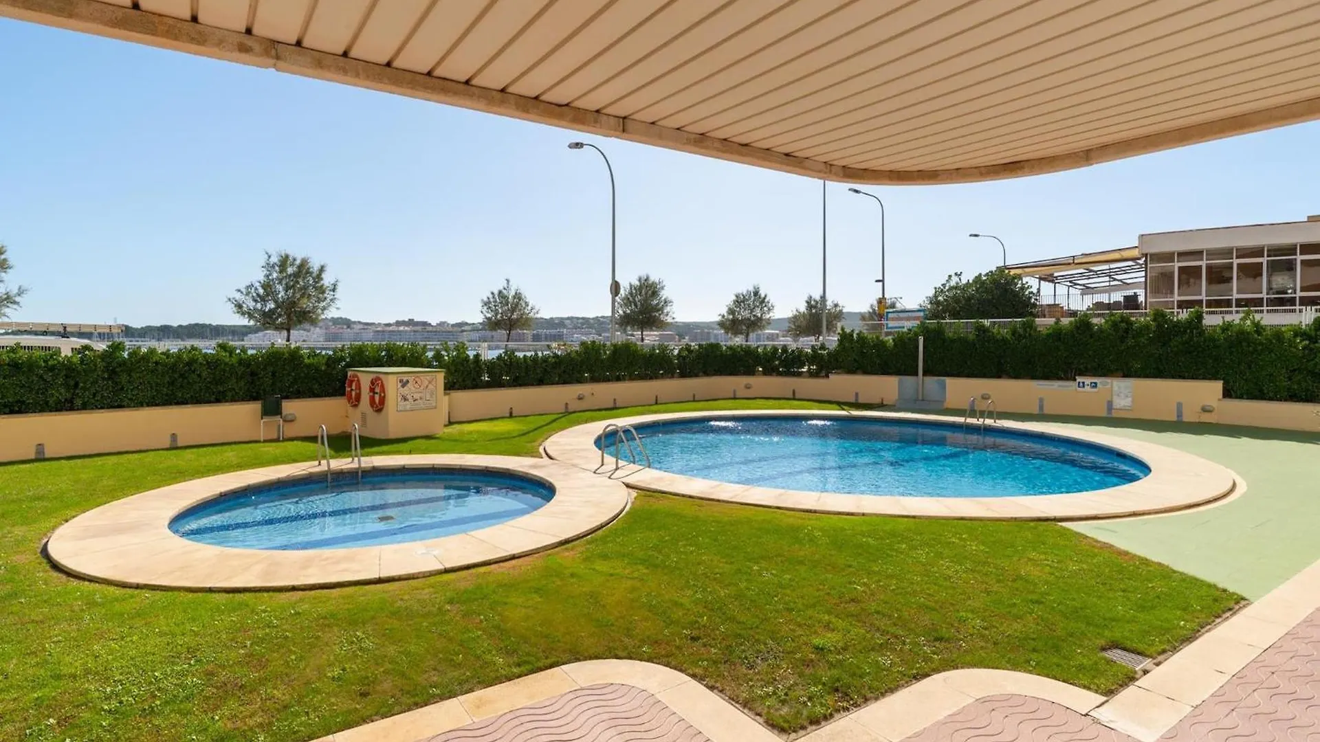 2 Bedroom Apartment Near The Beach L' Escala